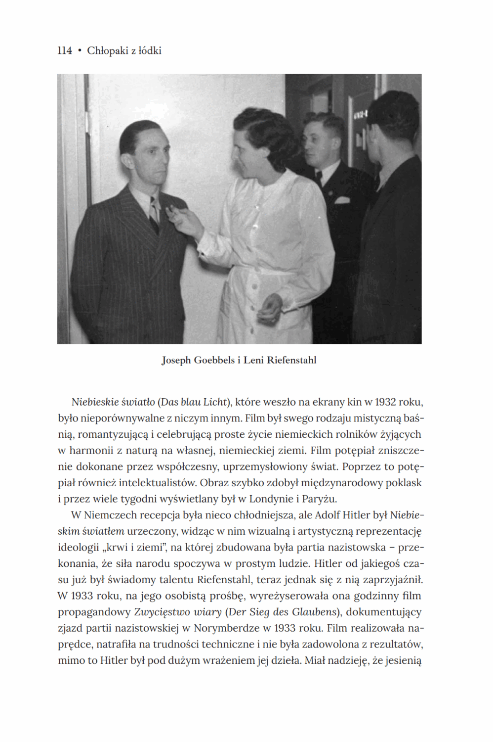 Strona ze zdjęciem Josepha Goebbelsa i Leni Riefenstahl z książki Chłopaki z łódki